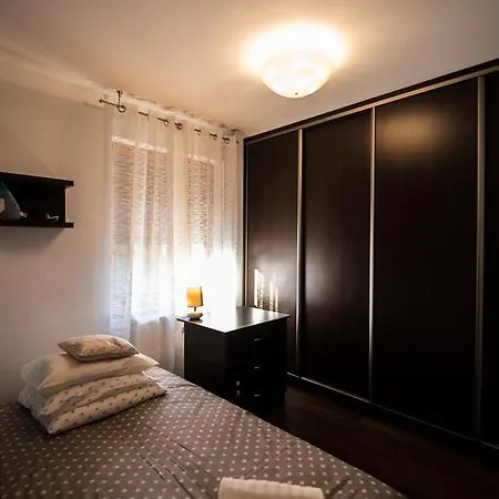 Apartament Z Kominkiem アパート ウストロン