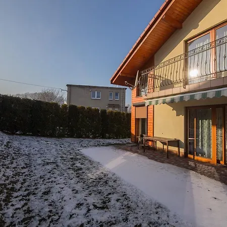 Apartament Z Kominkiem ウストロン