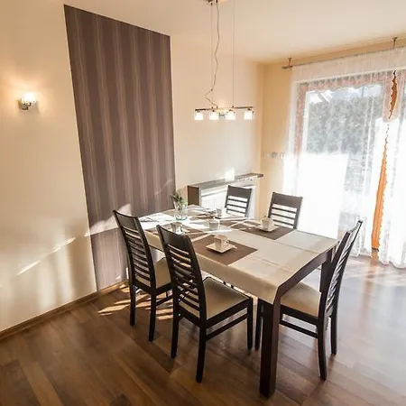 アパート Apartament Z Kominkiem *