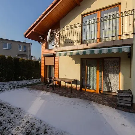Apartament Z Kominkiem * ウストロン