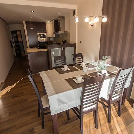 Apartament Z Kominkiem アパート ウストロン