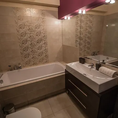 Apartament Z Kominkiem ウストロン